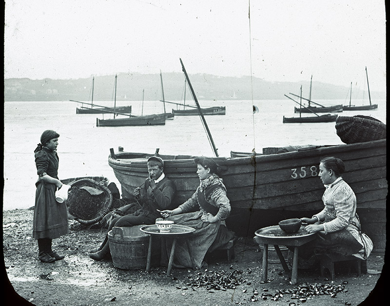 31 - At the beach, Broughty Ferry (I think - hard to read).jpg - 31 - At the beach, Broughty Ferry (I think - hard to read).  As far as I'm aware there is no such place in Australia so this is likely to have been taken in Scotland (thus it probably doesn't belong in this collection but it's the only black & white "outsider").